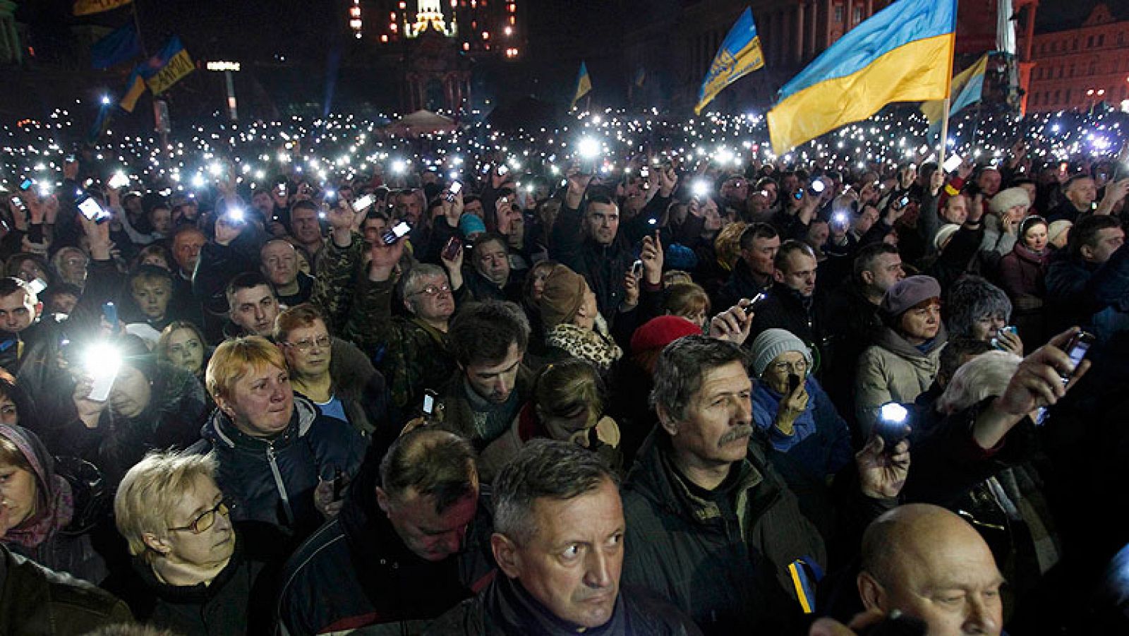 Telediario 1: Yanukóvich y la oposición firman un acuerdo para adelantar las elecciones y frenar la violencia | RTVE Play