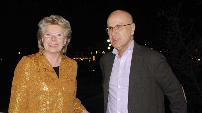 Viviane Reding apela al diálogo entre el Gobierno y la Generalitat