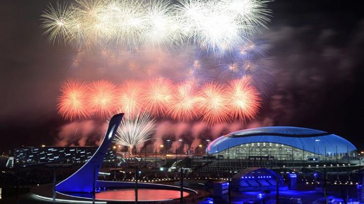 Los fuegos artificiales pusieron el punto y final a los Juegos de Sochi