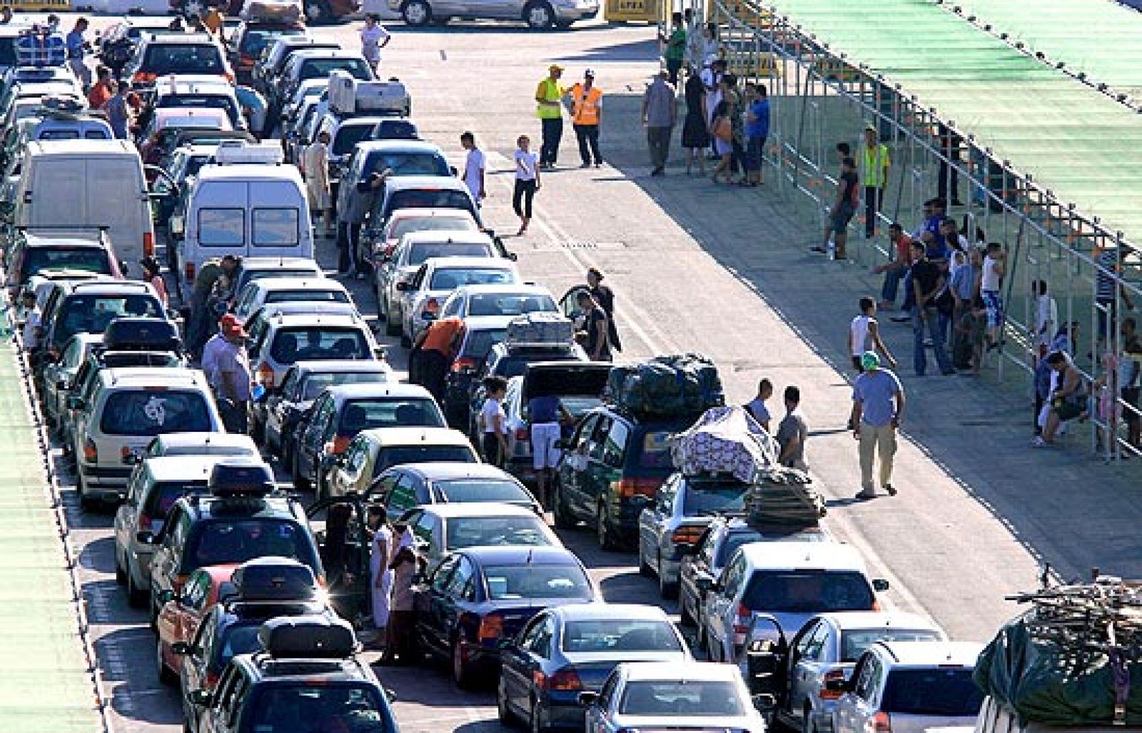  La Operación Paso del Estrecho está en su apogeo: más de 34.000 personas cruzaron ayer sábado.