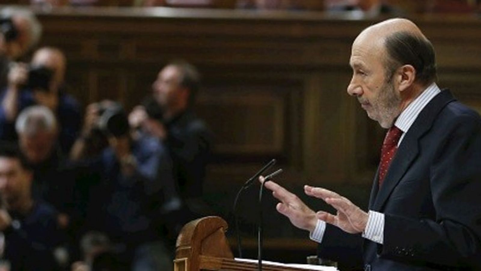 Rubalcaba advierte a Rajoy que la recuperación llegará cuando "devuelva derechos"