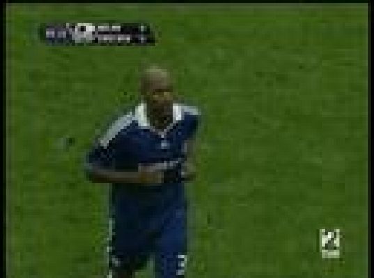 Anelka le mete 4 goles al Milan