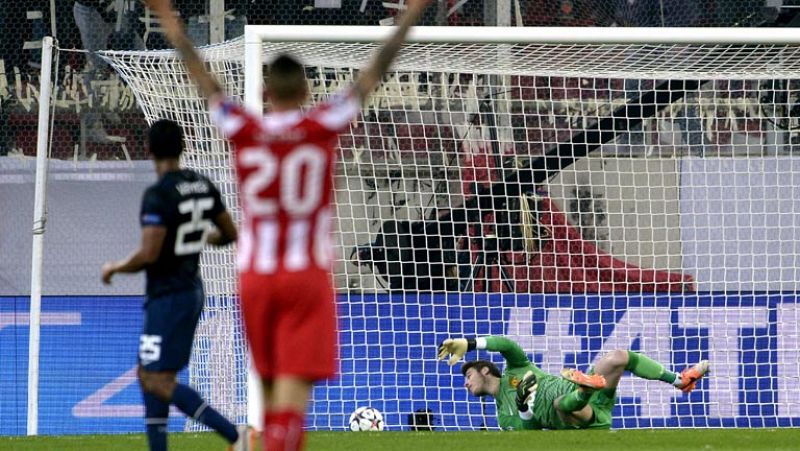 El extremo del Olympiacos Joel Campbell ha finiquitado el partido con un golazo desde fuera del área (2-0).