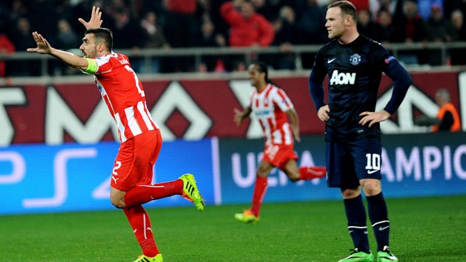 El Olympiacos pone al Manchester United contra las cuerdas