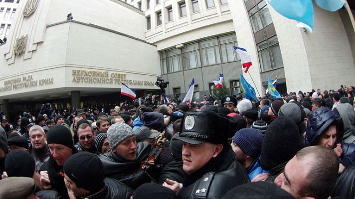 Telediario 1 - Putin pone en alerta al Ejército mientras Crimea decide si reconoce al nuevo gobierno de Ucrania