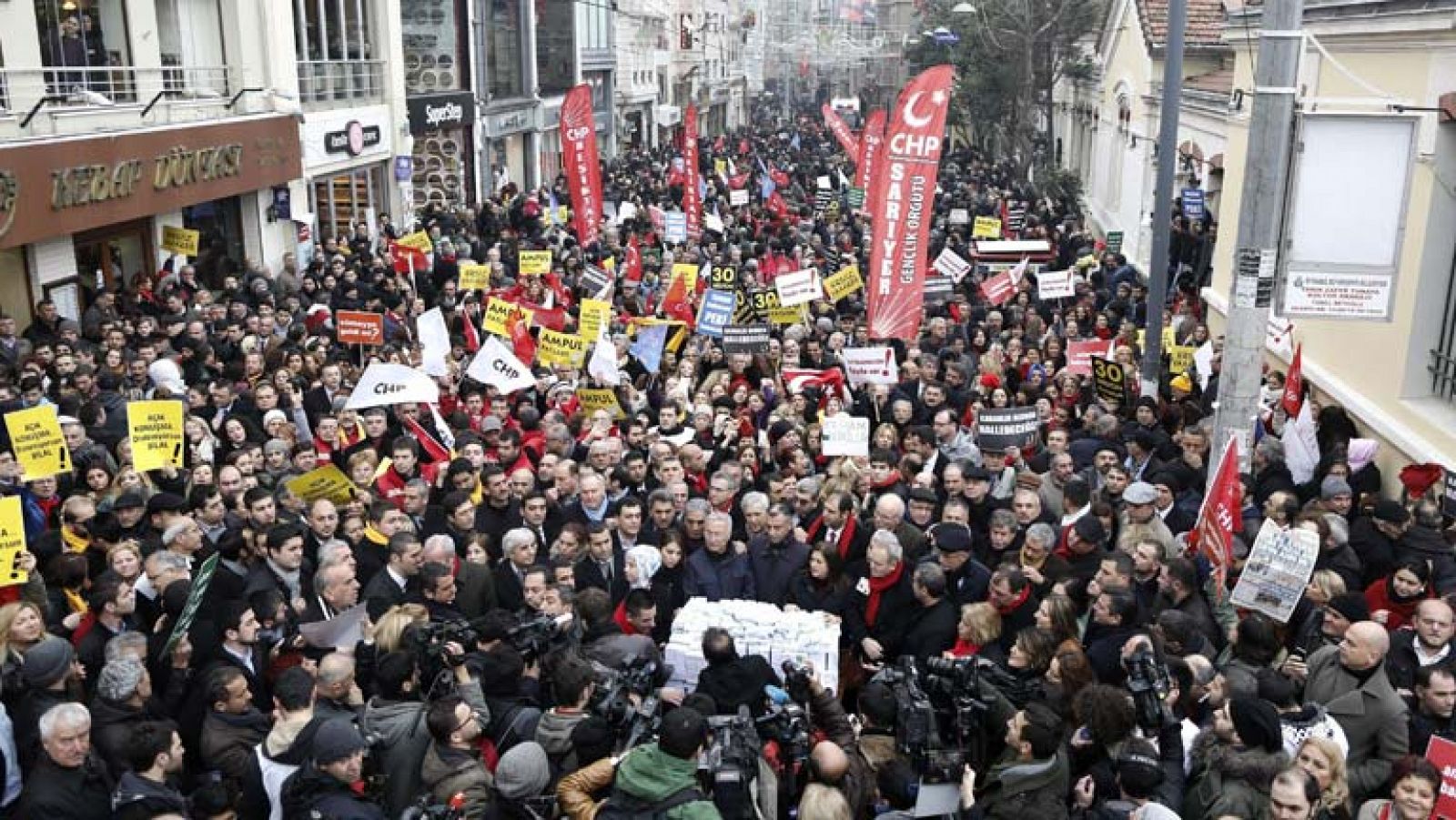 Telediario 1: Manifestaciones en Turquía | RTVE Play