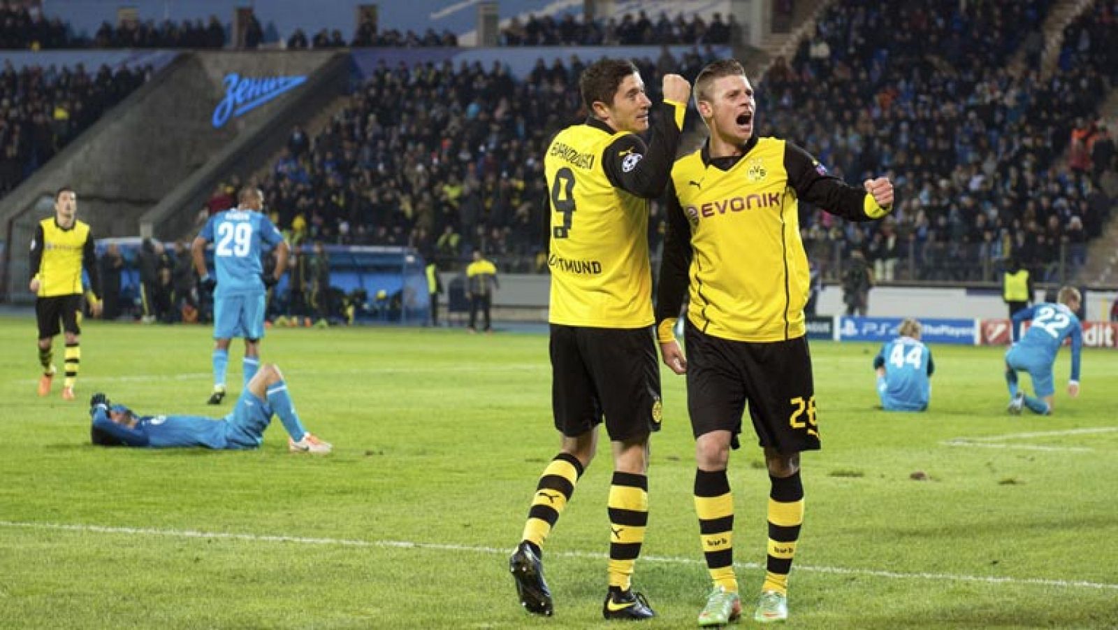 El Borussia de Dortmund se paseó en su visita al campo del Zenit. A los cinco minutos de partido ya iba 0-2 a favor de los alemanes. El resultado final fue de 2-4.