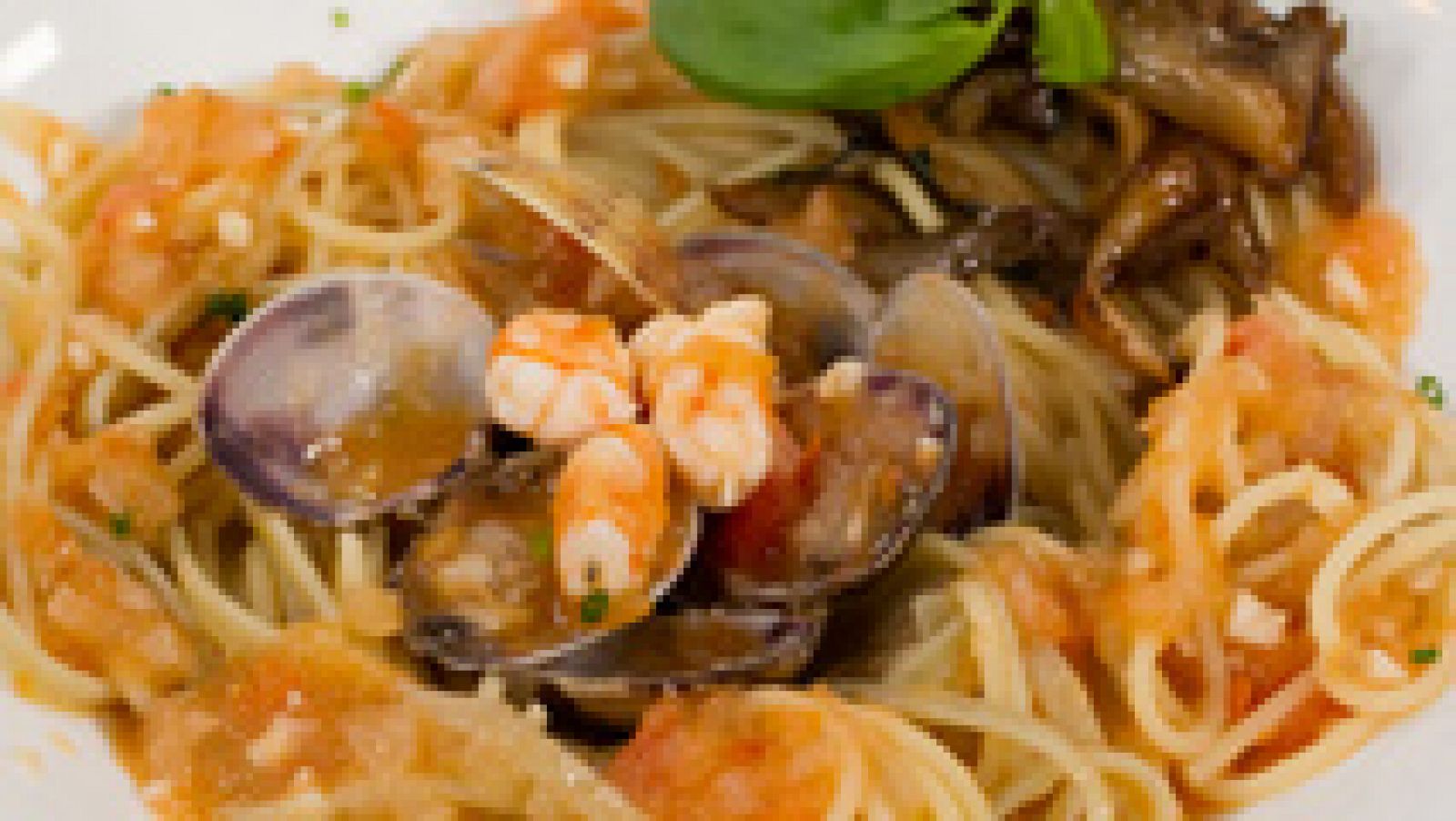  Spaguetti a la marinera con setas caramelizadas