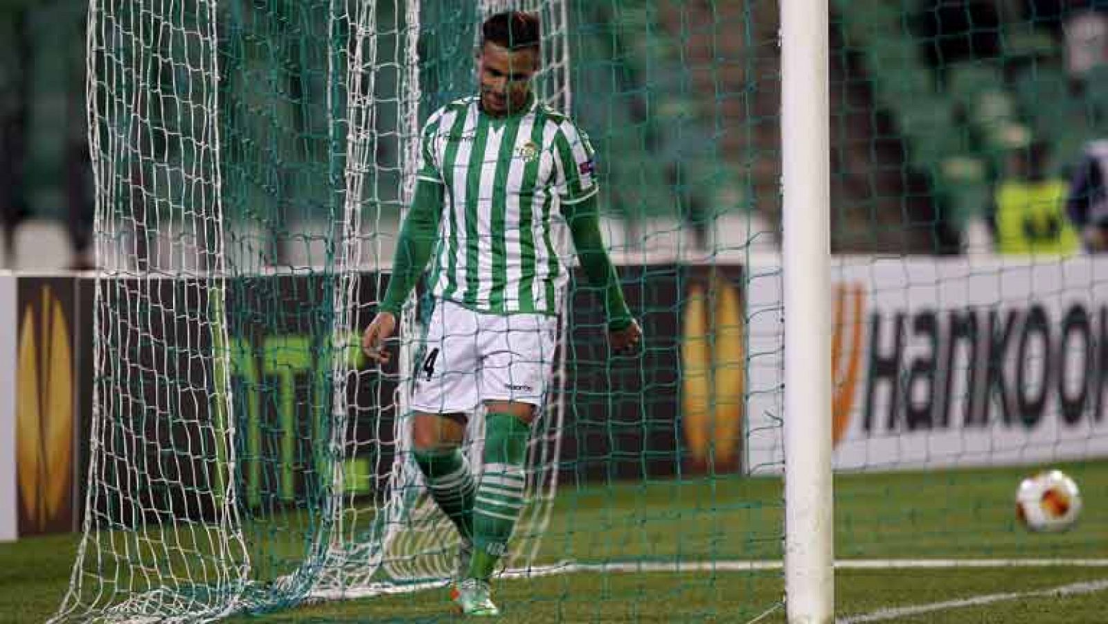 El Betis, pero también el Tottenham y el Oporto se aferran a los partidos de vuelta de los dieciseisavos de final para continuar su marcha en la Liga Europa, ennegrecida para el Ajax y el Lazio, que confían en una noche épica para poder alcanzar los 