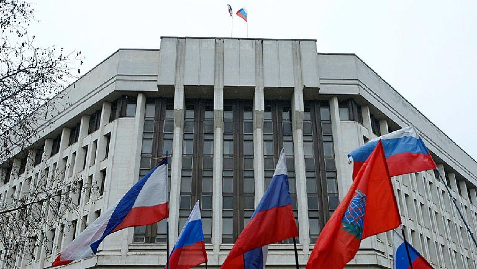 Aumenta la tensión entre Ucrania y Rusia tras la ocupación de edificios oficiales en Crimea 