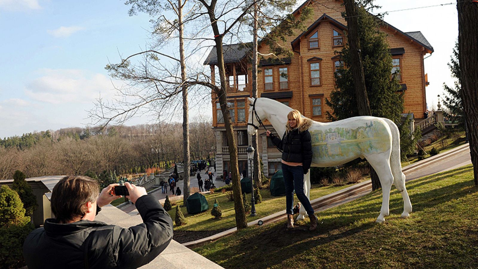 Una red de periodistas ucranianos recupera los documentos secretos de Yanukóvich | Ver