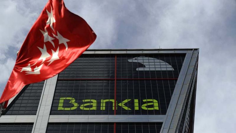 Bankia es uno de los valores que mas cae tras colocar el Estado parte de su capital entre inversores privados 