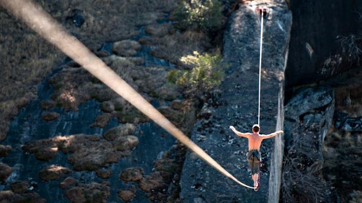 Telediario 1 - 214 metros en la cuerda floja para batir un récord