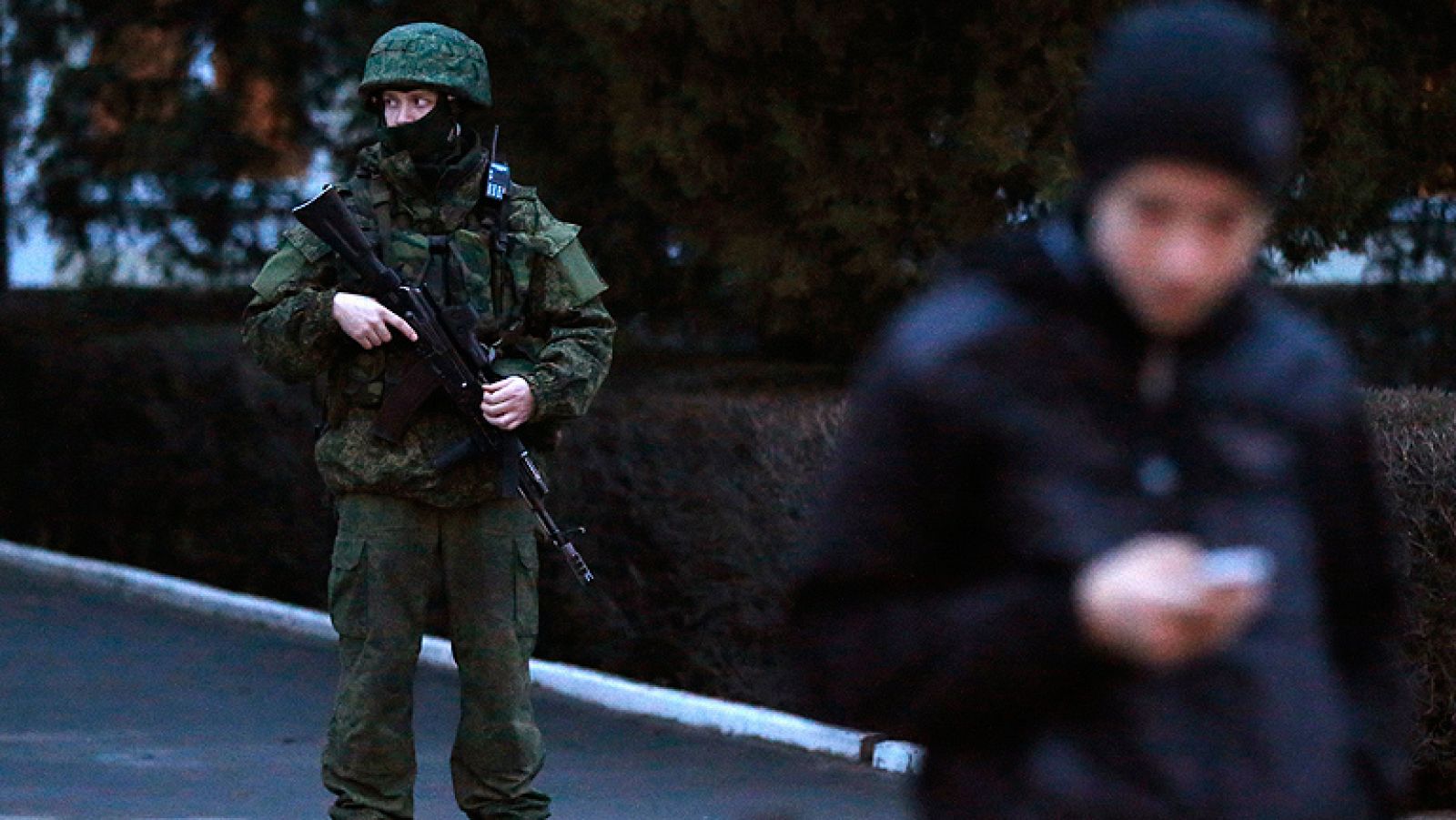 Telediario 1: Ucrania pide ayuda a la ONU y denuncia la "ocupación" rusa de los aeropuertos de Crimea | RTVE Play