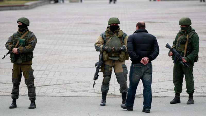 El Gobierno de Kiev califica la presencia rusa en Crimea de declaración de guerra