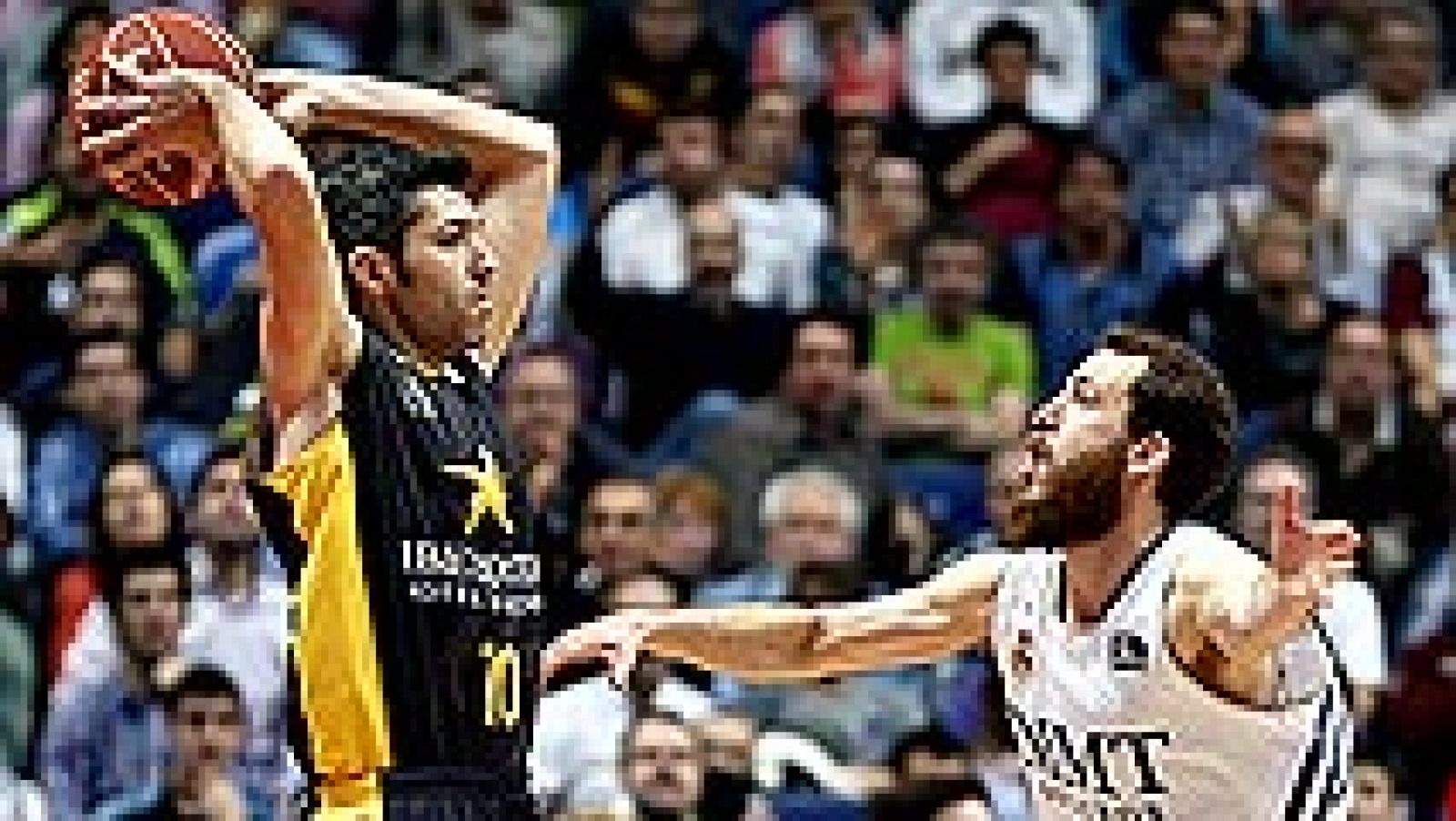 El Real Madrid obtuvo el triunfo más complicado de la temporada, 87-76, ante un Iberostar Tenerife que se aprovechó de la falta de tensión del líder en los primeros treinta minutos de partido y que tuvo que salir en el último cuarto a ganar el partid