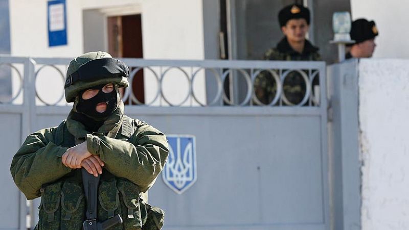 Rusia controla de facto la península de Crimea 