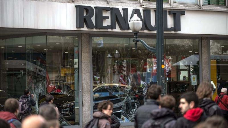 Grupos antisistema provocan incidentes en el centro de Bilbao 