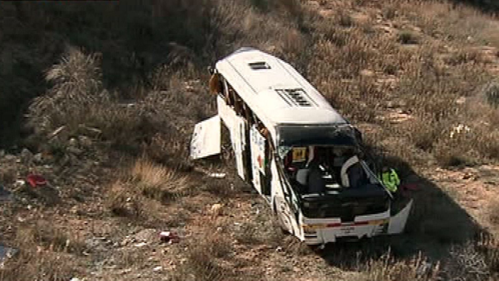 La mañana: 3 heridos graves al caer una ruta | RTVE Play