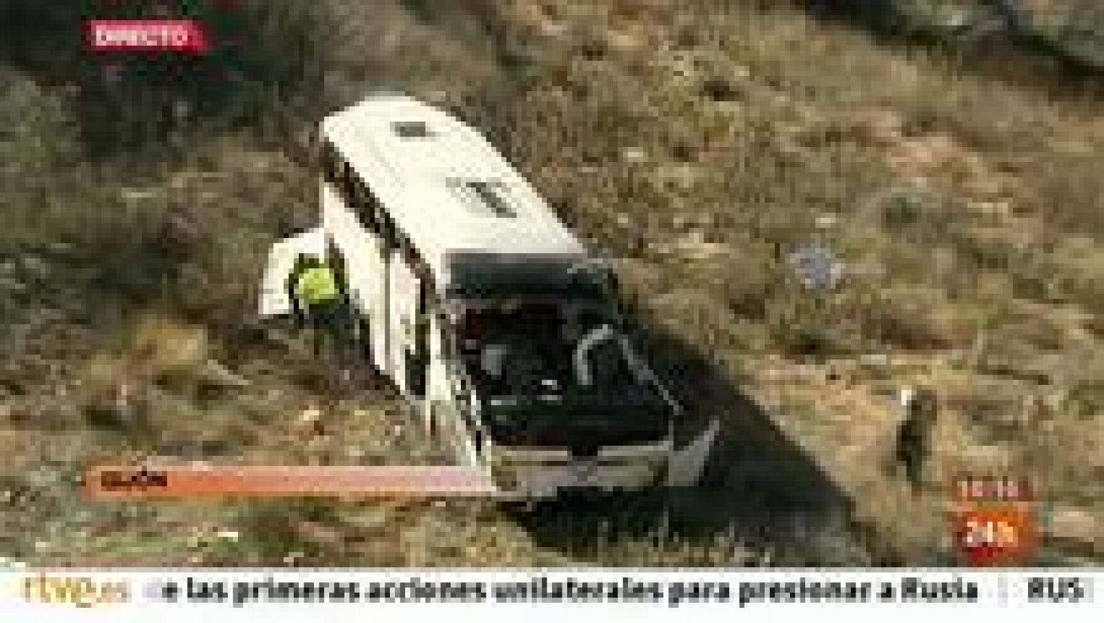 Dos heridos graves al despeñarse un autobús escolar en la localidad valenciana de Dos Aguas