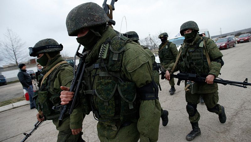 La situación es muy tensa en las bases militares de Crimea 