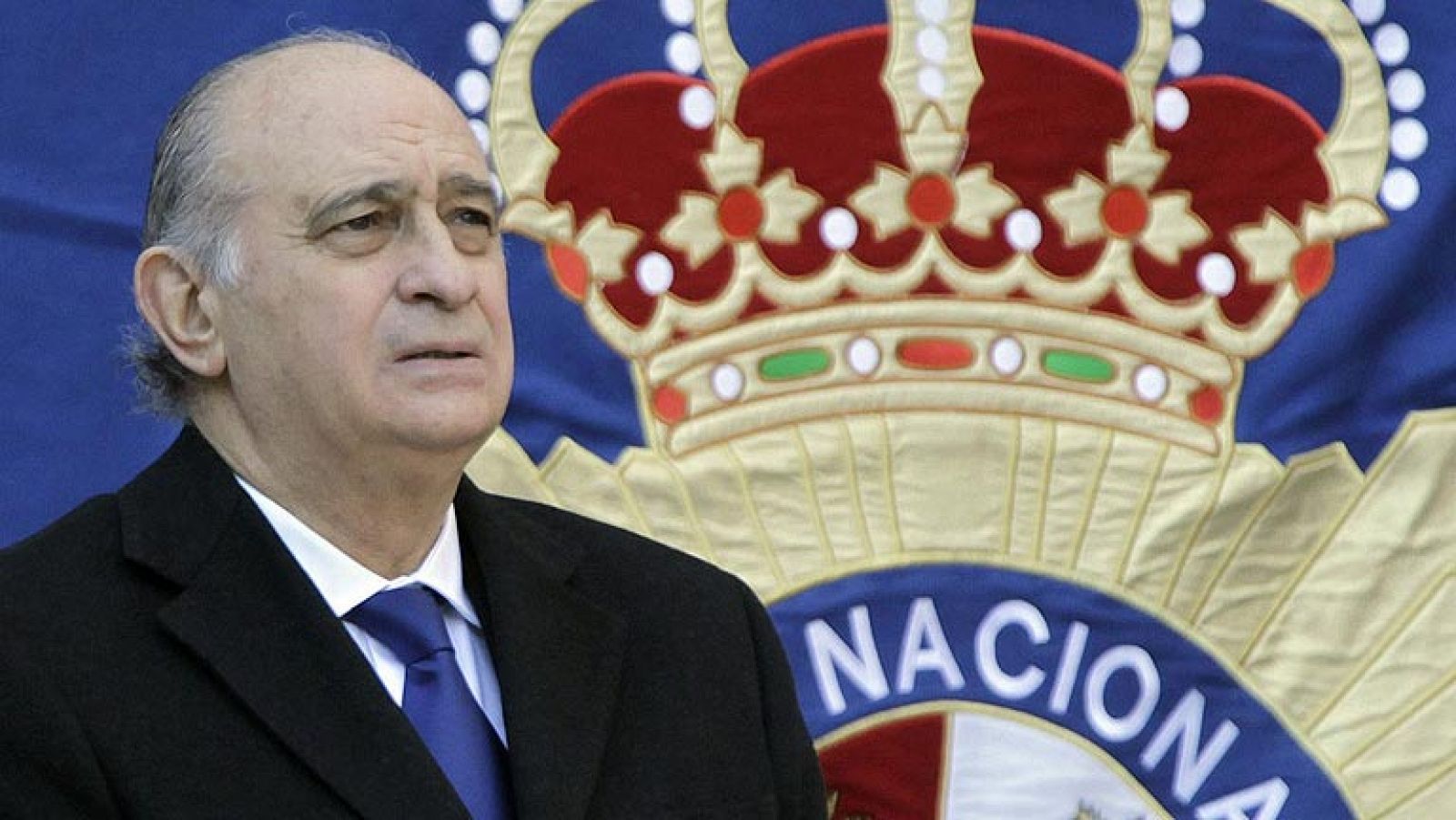 El ministro del Interior considera que la situación de las fronteras de Ceuta y Melilla  es "de emergencia"   