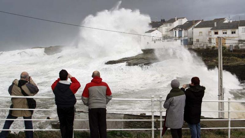 El temporal ocasiona grandes destrozos en el litoral, en España 