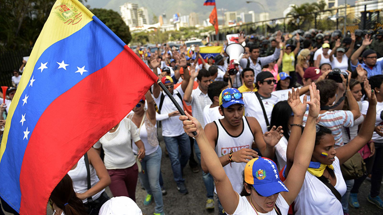  Venezuela vive una nueva jornada de protestas de la oposición contra el Gobierno de Nicolás Maduro mientras el chavismo se prepara para recordar el primer aniversario de la muerte de Hugo Chávez.