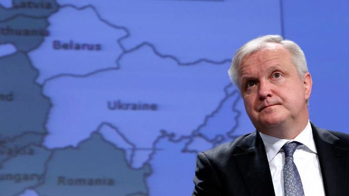 Rehn no concreta las reformas exigidas, pero dice que deben contenerse los costes laborales