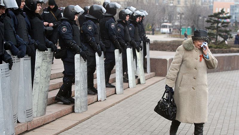 La Policía de Ucrania desaloja a los manifestantes prorrusos en Donetsk