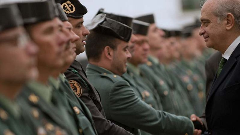 El ministro del Interior comprueba la situación del perímetro fronterizo de Ceuta 