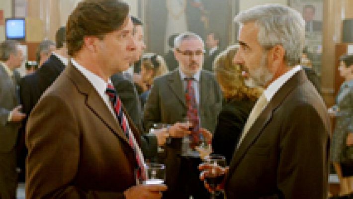 Cuéntame cómo pasó - El marido de Paz y Antonio se ven las caras