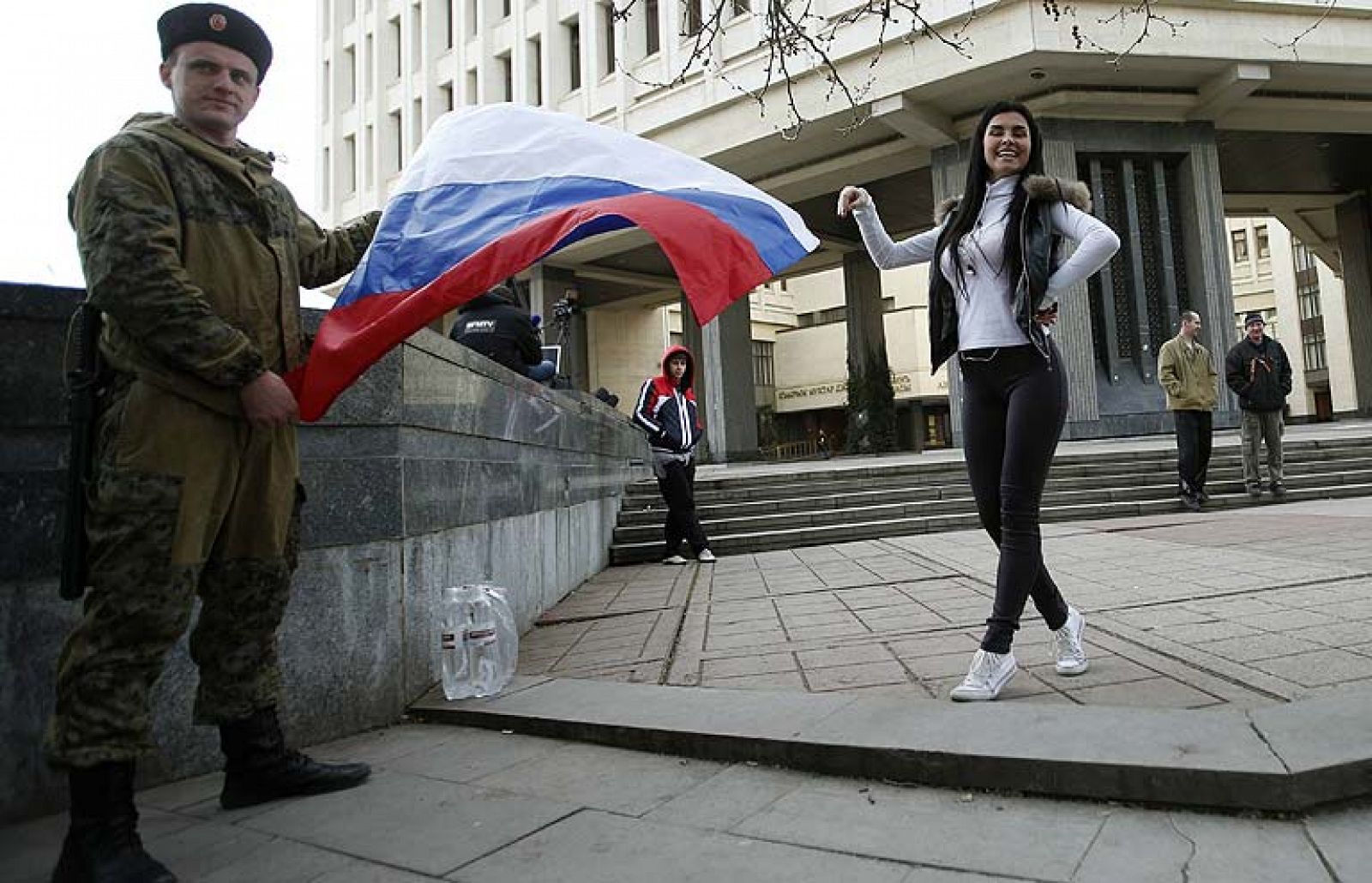 El Parlamento de Crimea vota a favor de la anexión a Rusia y lo someterá a referéndum