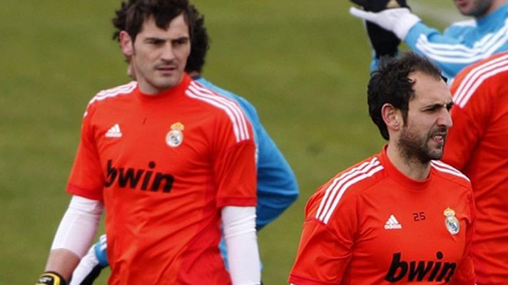 Iker Casillas defiende a Diego López