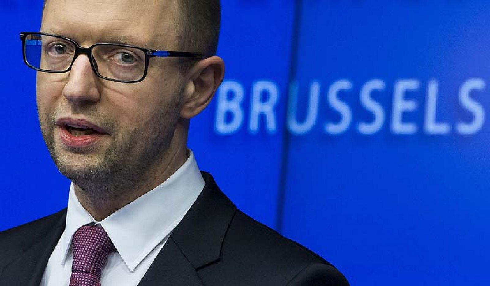 Yatseniuk advierte de que Ucrania responderá si Rusia invade su territorio