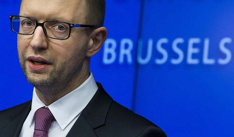 Yatseniuk advierte de que Ucrania responderá si Rusia invade su territorio