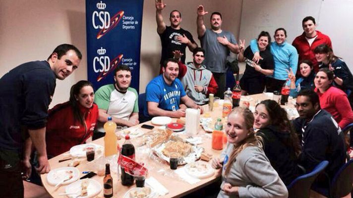 Telediario 1 - Antiviolencia recurre la decisión de no expedientar a los tres atletas que hicieron el saludo nazi