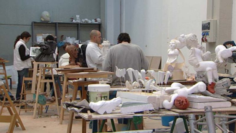 Estudiantes valencianos  moldean con barro y corcho sus ilusiciones 