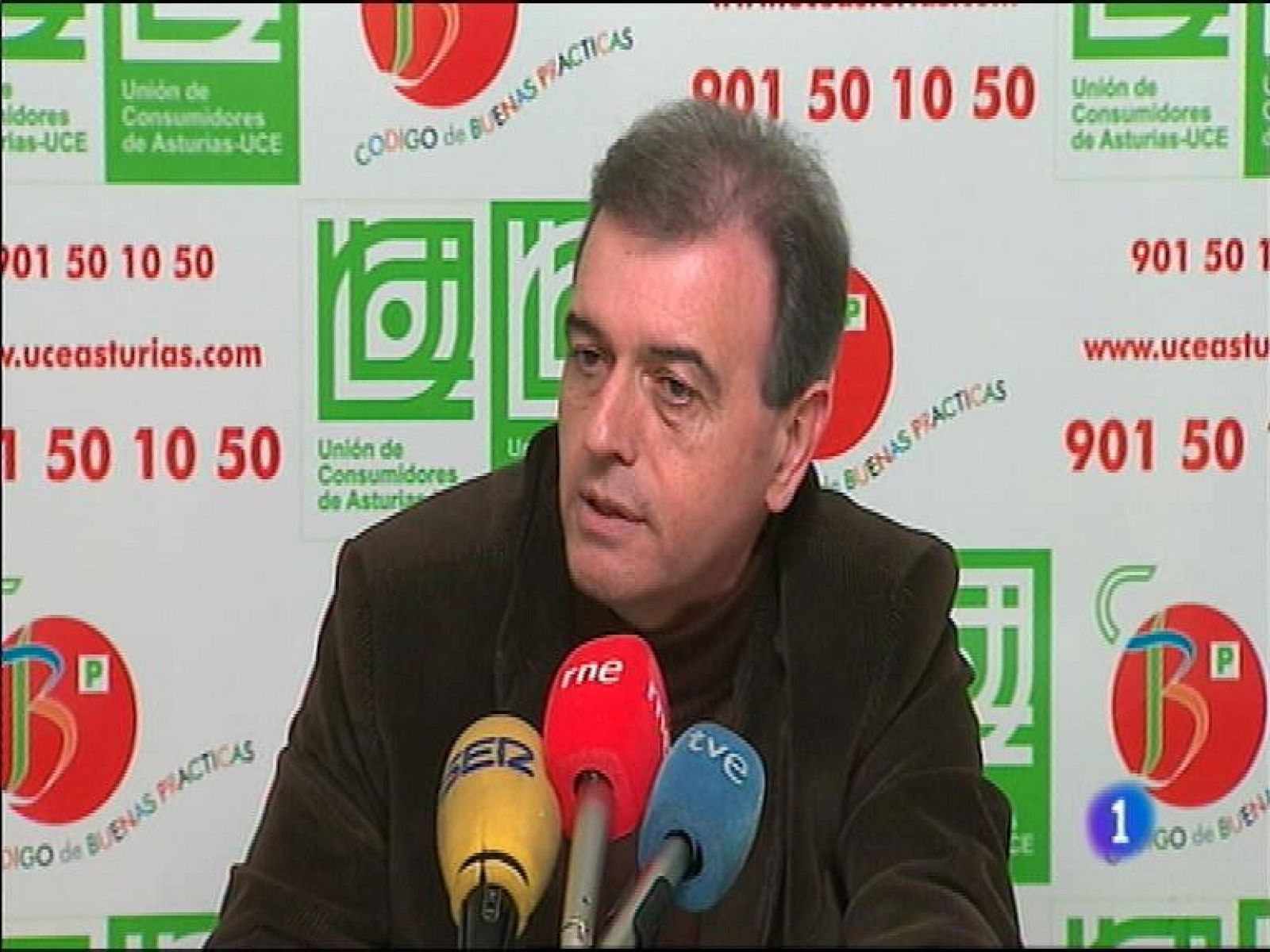  El consumo de alcohol sube un 23 por ciento entre los más jóvenes en Asturias.La Unión de consumidores ha denunciado hoy que la nueva tarifa eléctrica que se implantará el 1 de abril es ilegal.