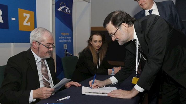 Telediario 1 - Problema en el avión de Rajoy