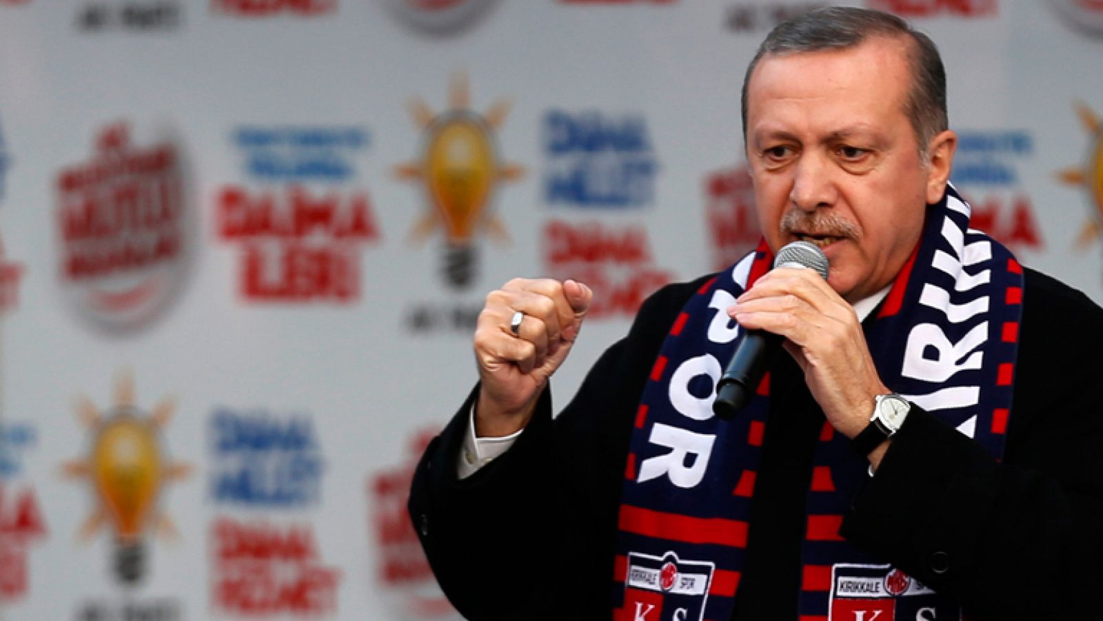 Erdogan se plantea cerrar Facebook y Youtube en Turquía