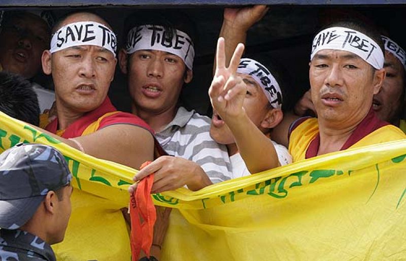 La Audiencia Nacional investigará a 2 ministros en ejercicio y a 5 altos cargos chinos, por la represión de marzo en el Tíbet.