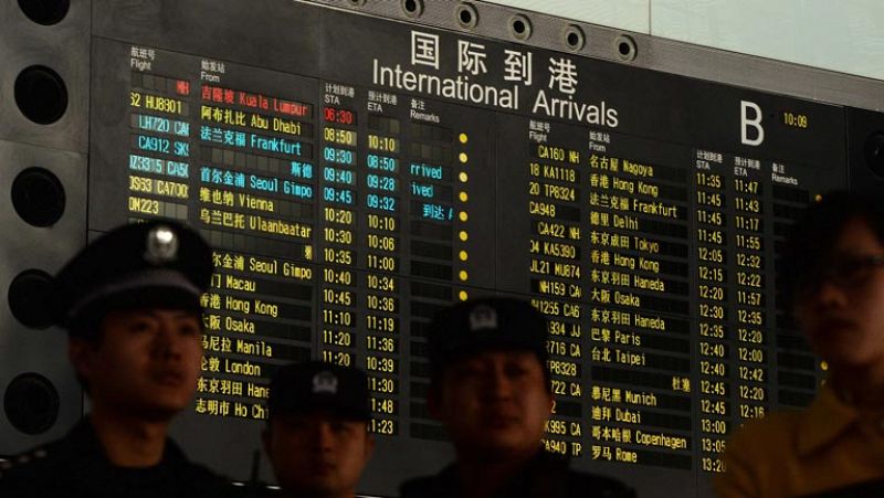 Malaysia Airlines pierde el control de un vuelo con 239 personas a bordo