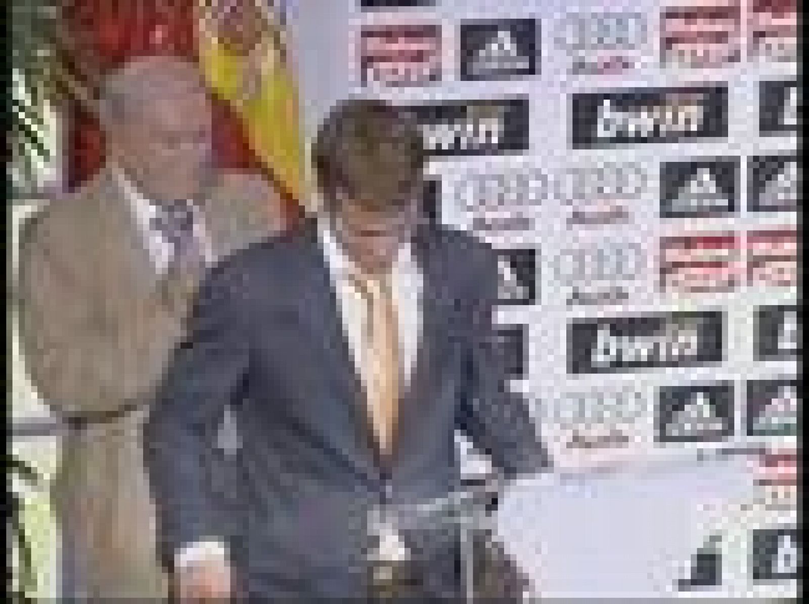 El centrocampista holandés Rafael Van der Vaart se presenta como nueva jugador del Madrid.