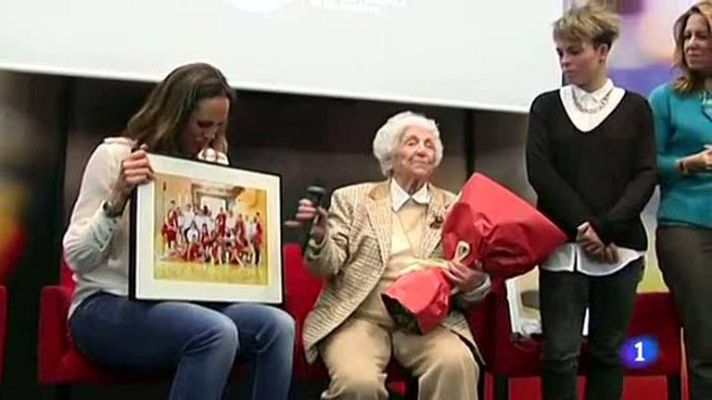 Telediario 1 - Encarna Hernández, la pionera del baloncesto femenino español