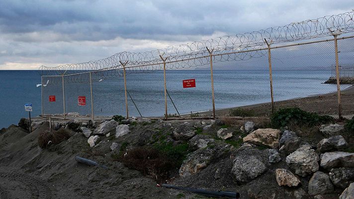 Unos 150 inmigrantes intentan saltar la valla de Melilla de los que 20 consiguen pasar