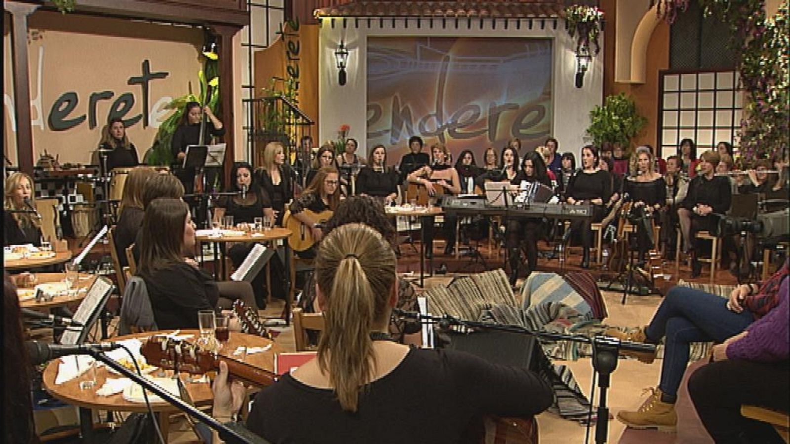 Tenderete con En-Cantadoras más Solistas - 09/03/14 - Tenderete | Ver