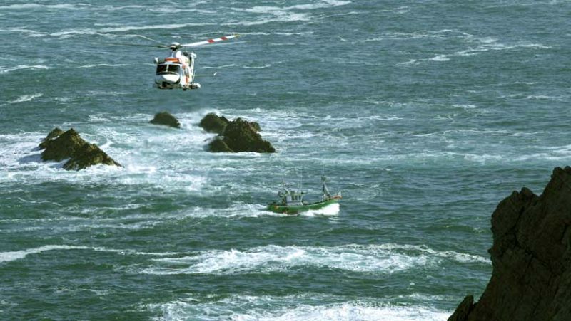 Dos muertos y seis desaparecidos en un naufragio frente al Cabo Peñas, en Asturias 