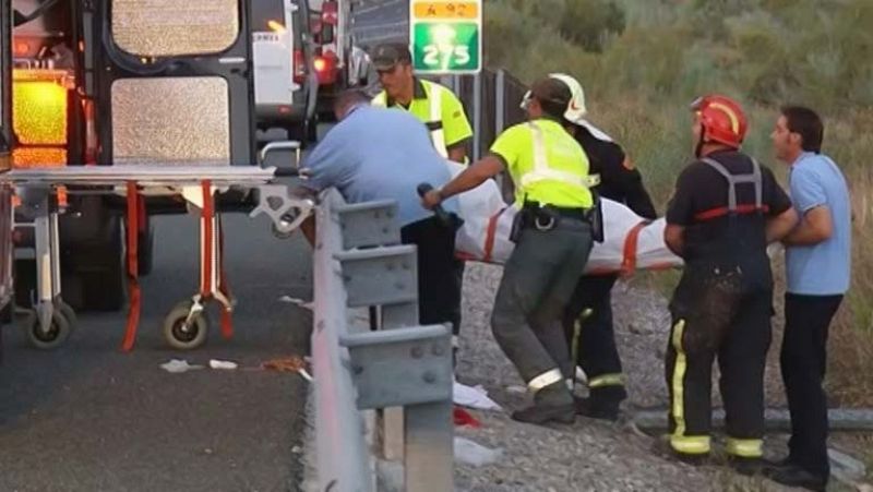 Un muerto y dos heridos tras volcar un microbús en Gran Canaria