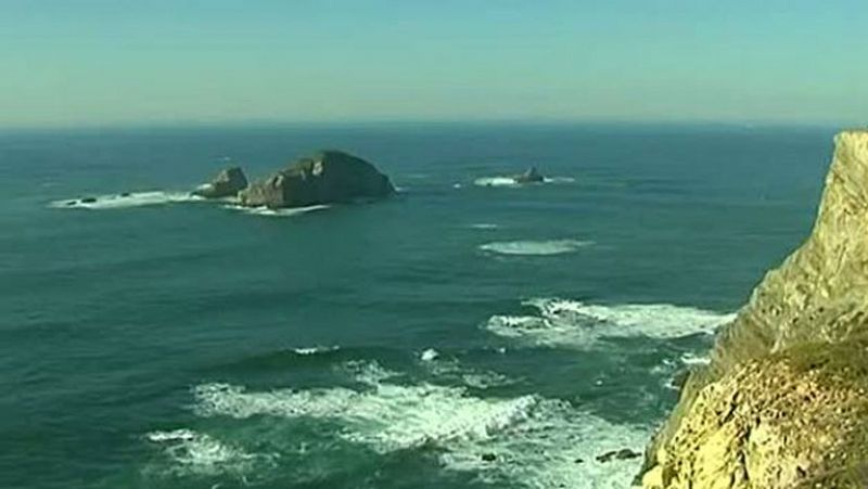 Dos tripulantes mueren y seis siguen desaparecidos tras al naufagio de un pesquero en Asturias 